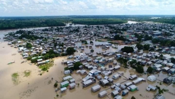 Rio Tarauacá apresenta sinais de vazante em alguns pontos, mas situação preocupa, diz Defesa Civil